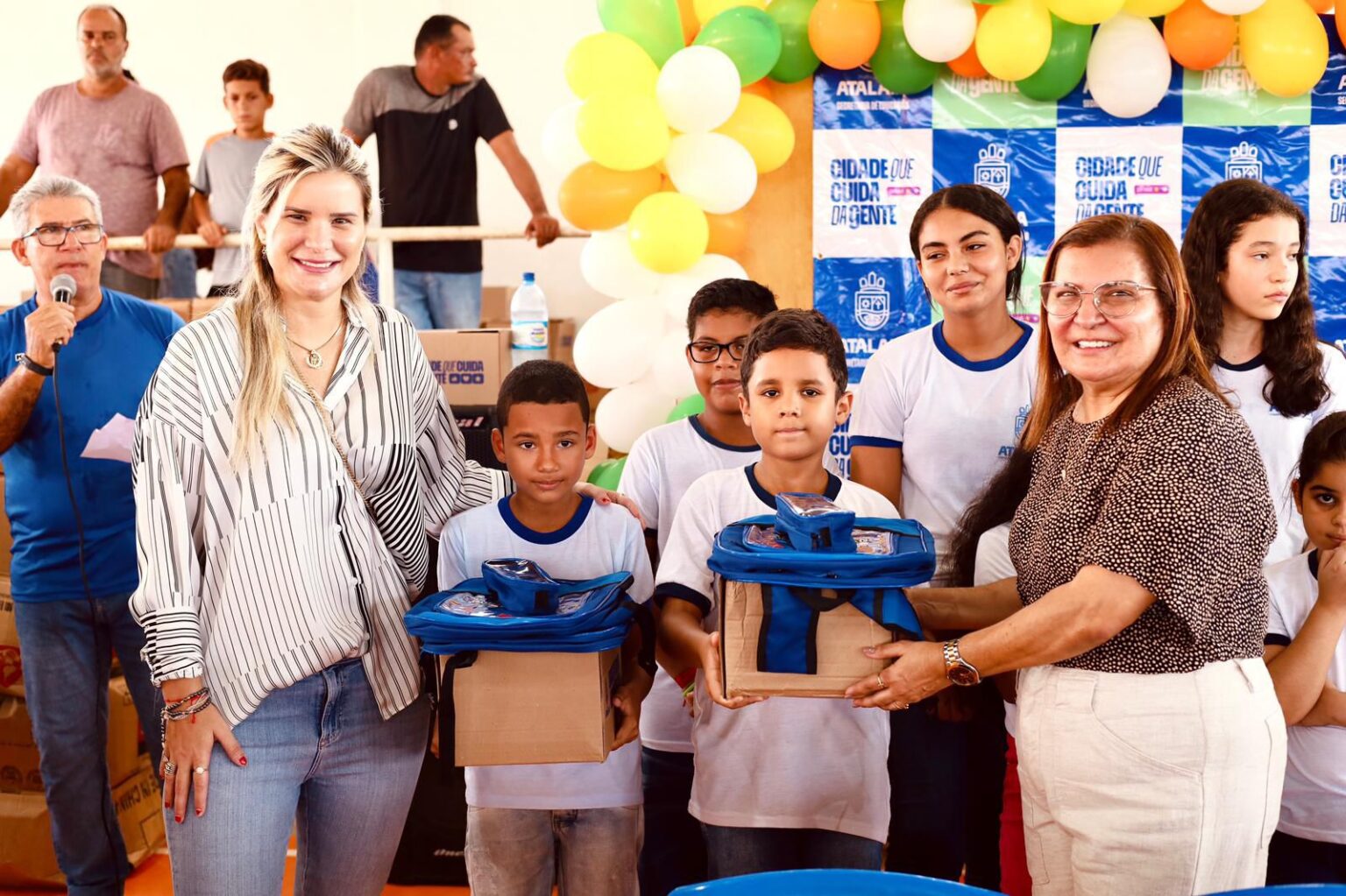 Prefeitura de Atalaia entrega Kits Escolares e reforça compromisso com a educação
