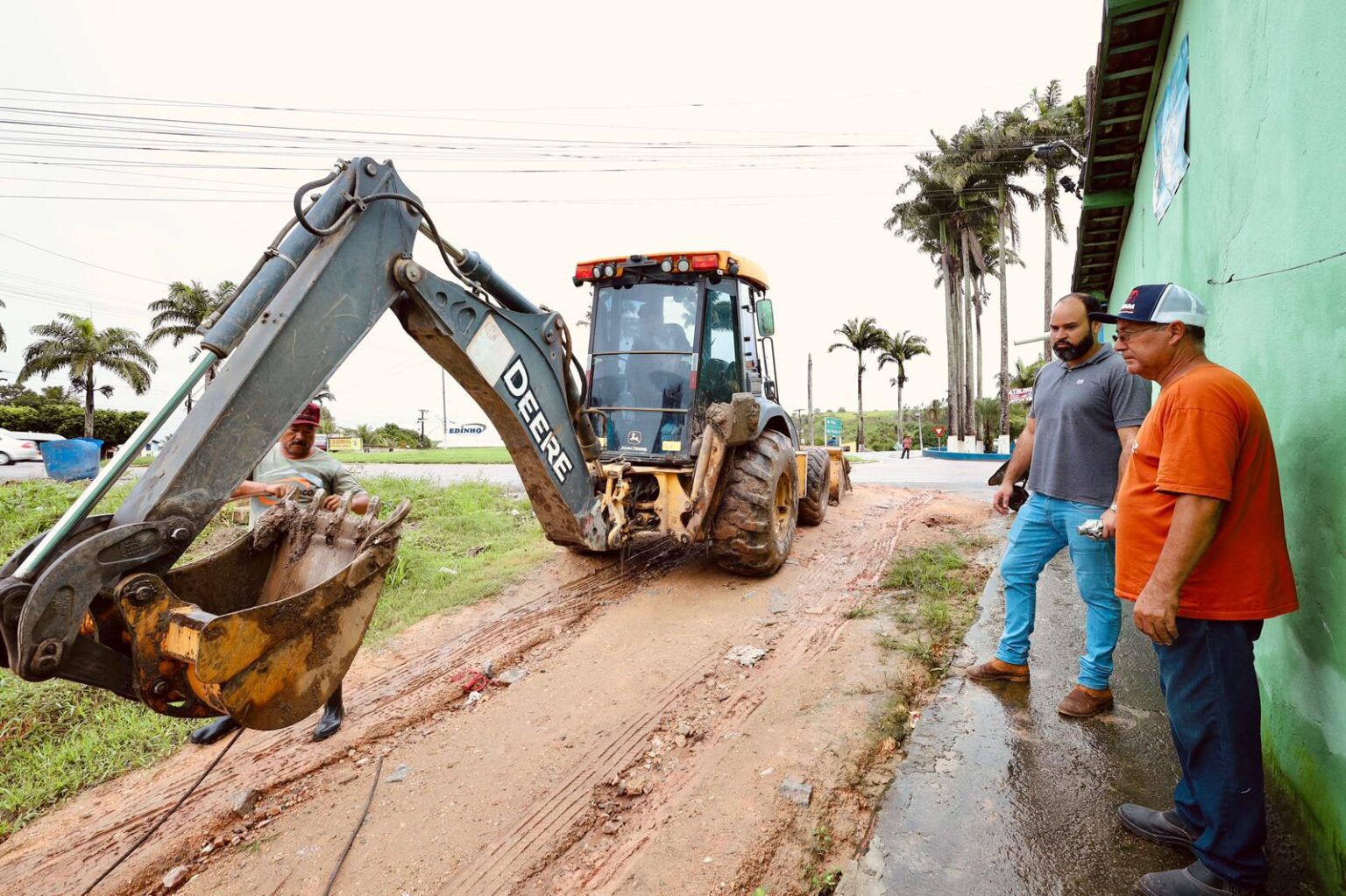 Prefeitura de Atalaia intensifica a limpeza dos bueiros para prevenir transtornos durante o período chuvoso