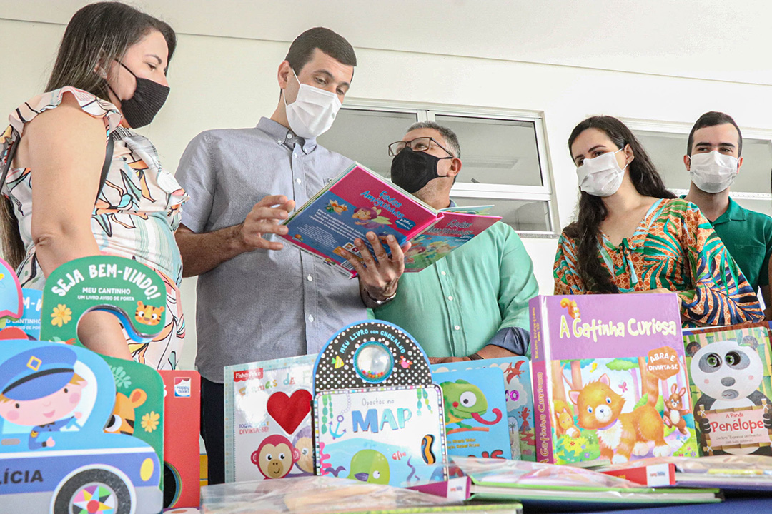 SEMED ganha kits de livros e jogos pedagógicos para os Centros Municipais de Educação