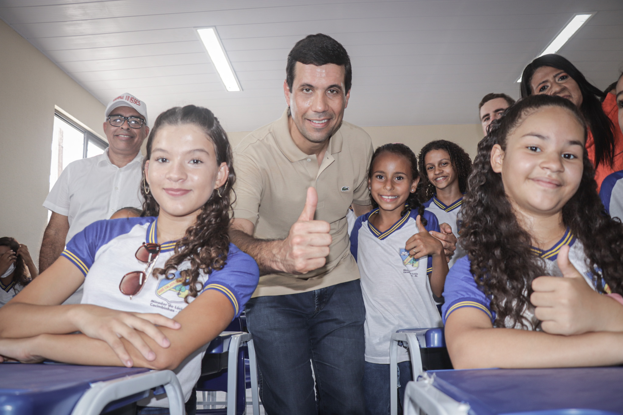 Prefeito realiza inauguração da nova Escola do Distrito Minador do Lúcio