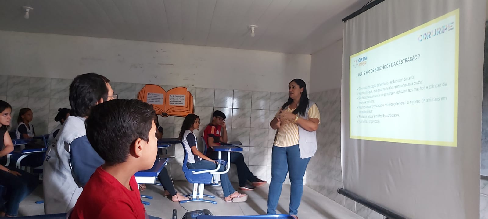 Secretaria de Meio Ambiente realiza palestra sobre guarda responsável de animais na Escola Vereador José Wilson