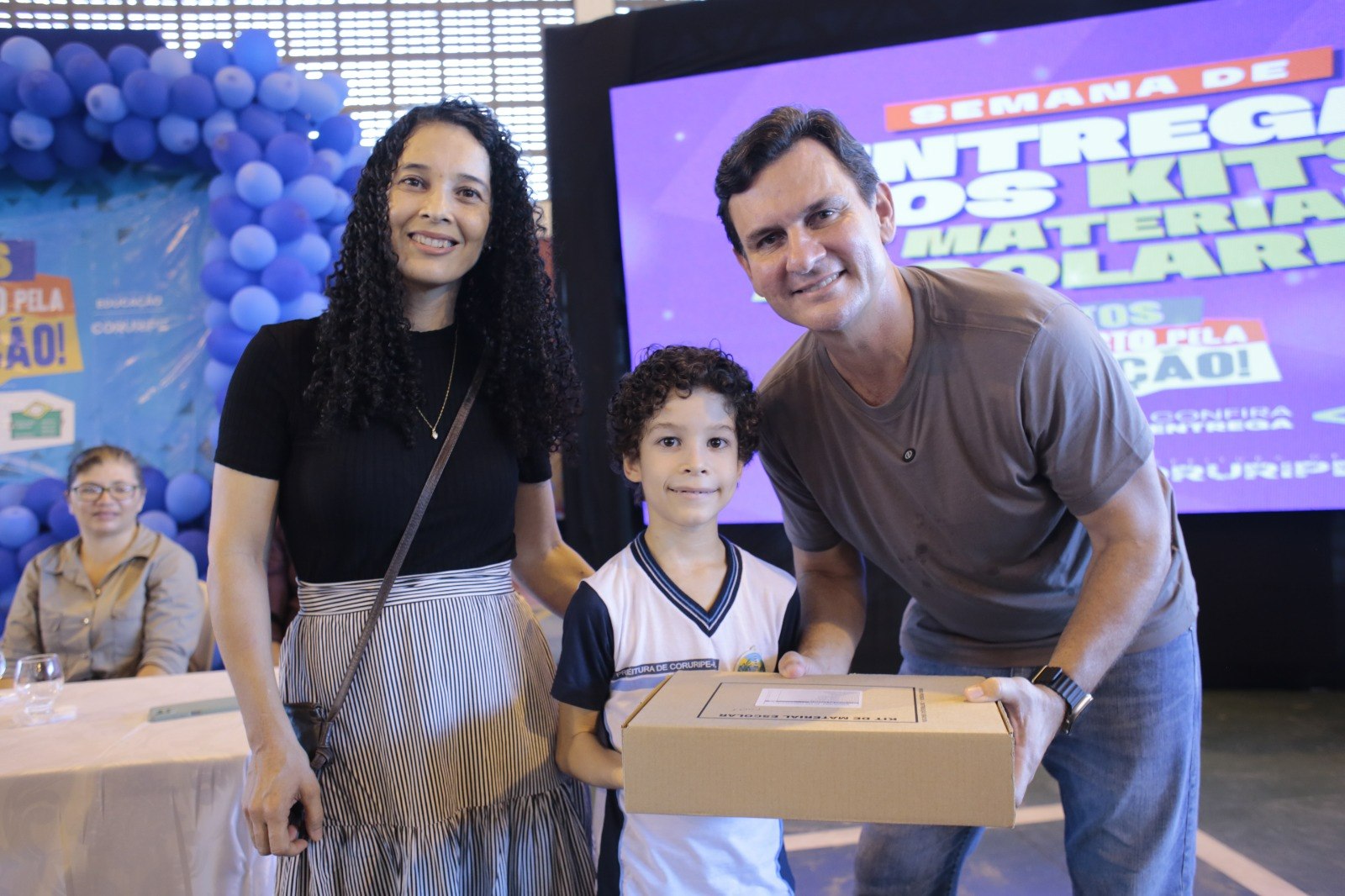 Compromisso com a Educação: Prefeito Marcelo Beltrão entrega de kits de material escolar em Pindorama