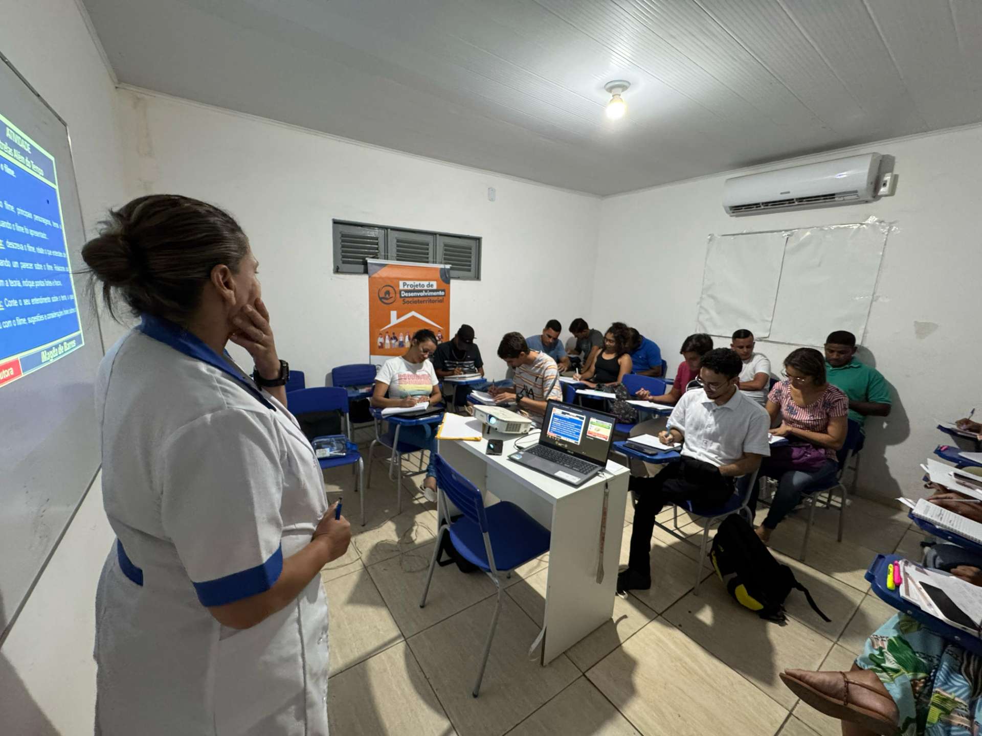 Secretaria de Educação, em parceria com o Senai, realiza capacitação para servidores da Central de Merendas