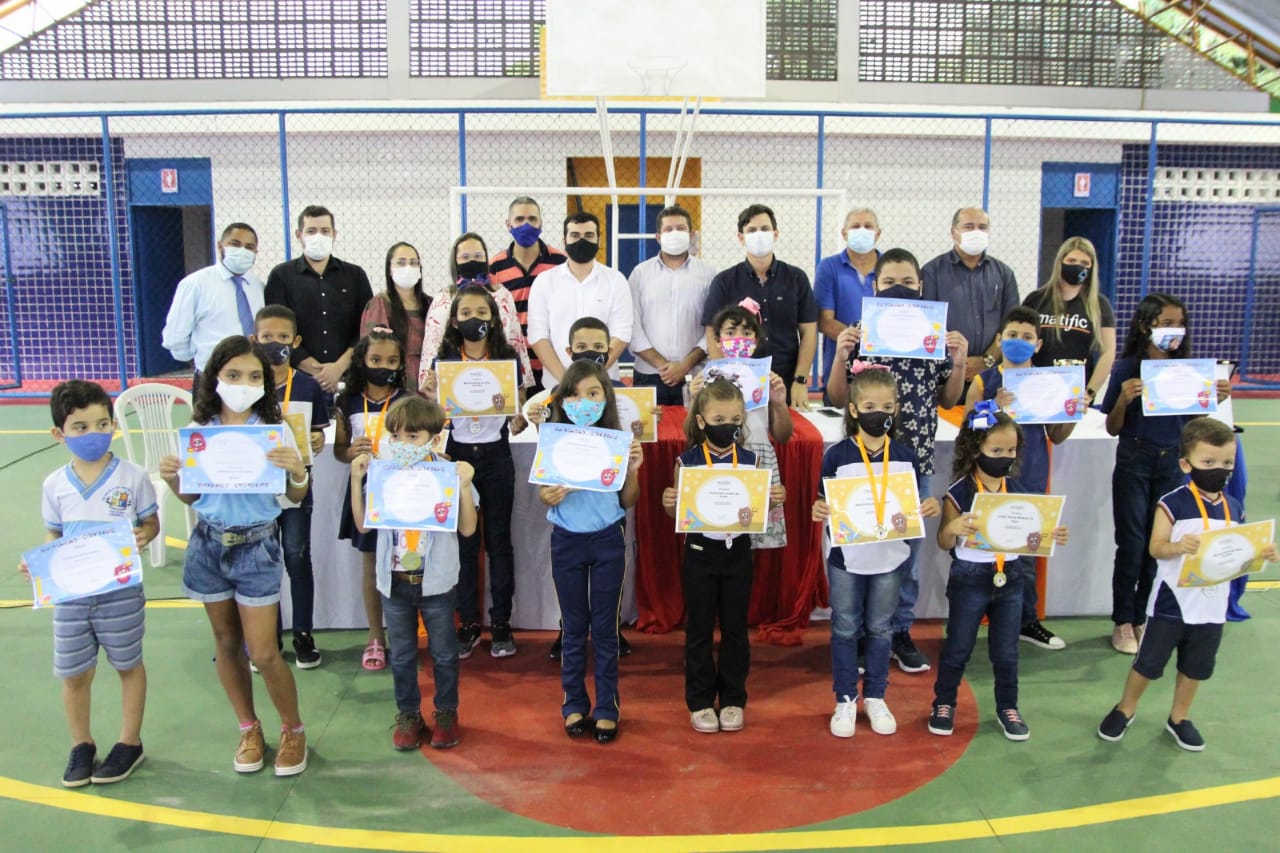Matific: Prefeitura de Coruripe entrega premiações aos alunos, professores e a Escola destaque na Olimpíada Digital de Matemática