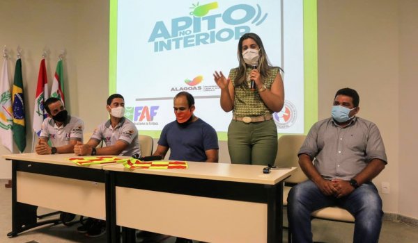 Apito no Interior: Parceria entre Prefeitura de Coruripe e Estado capacita 46 árbitros de futebol