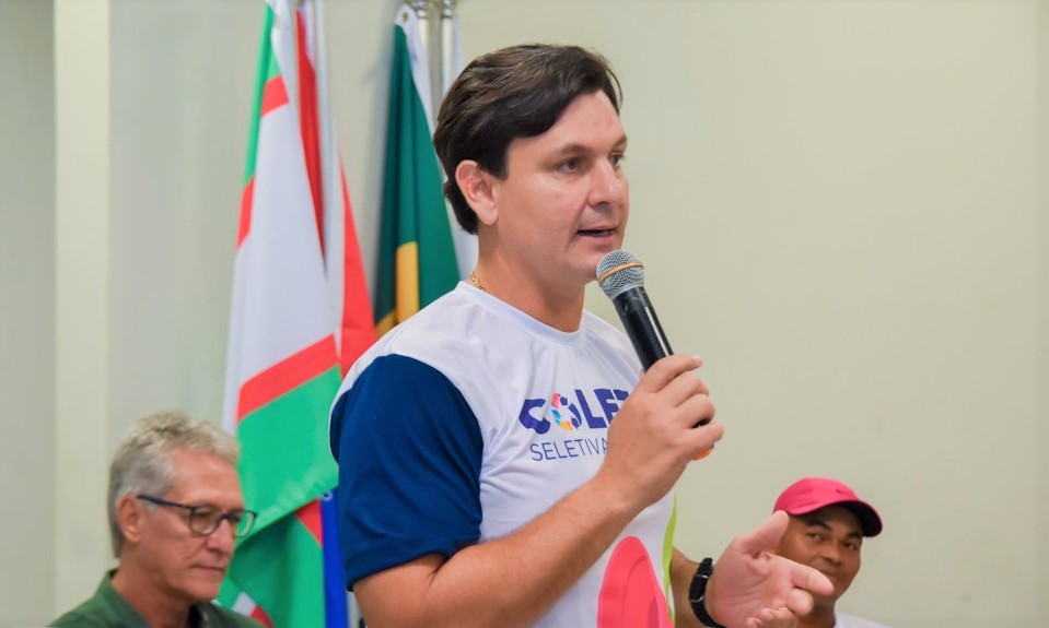 Prefeito Marcelo Beltrão anuncia reajuste do magistério em 13% e de R$ 500 para auxiliares de classe