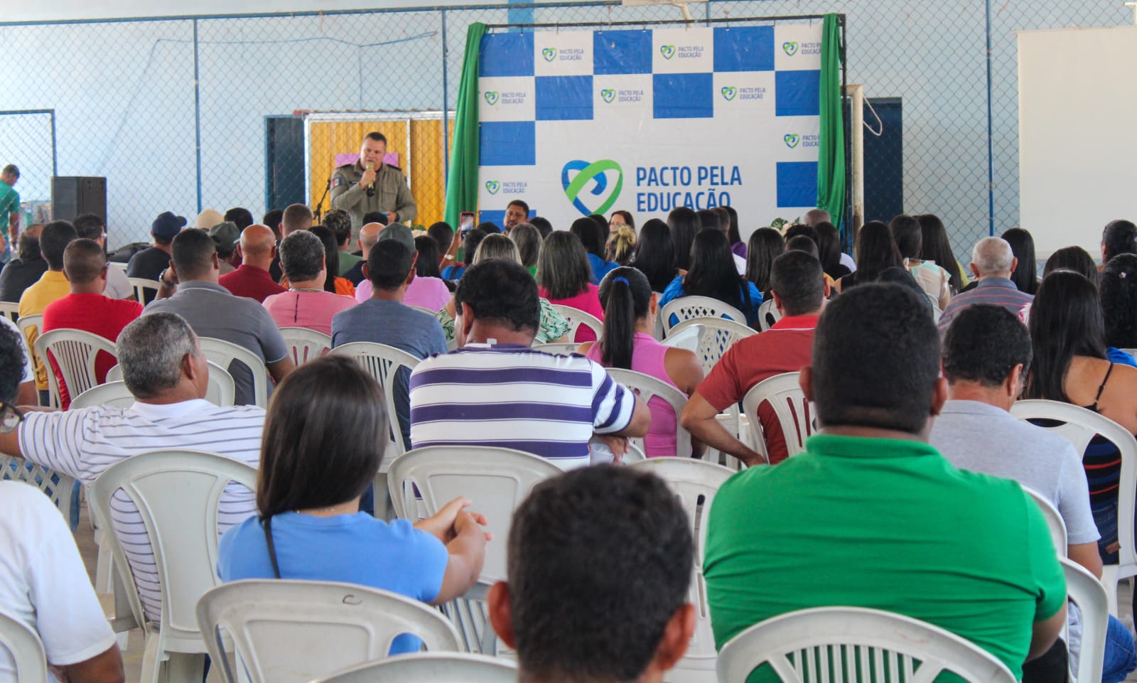 Secretaria de Educação promove palestra com a Polícia Militar sobre segurança escolar