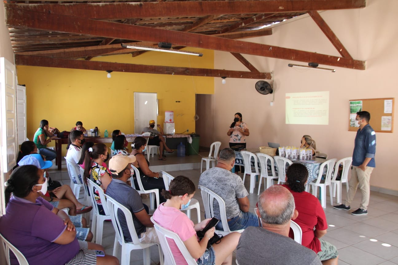 Palestra Boas Práticas na Manipulação de Alimentos é realizada para comerciantes do Food Park do Pontal