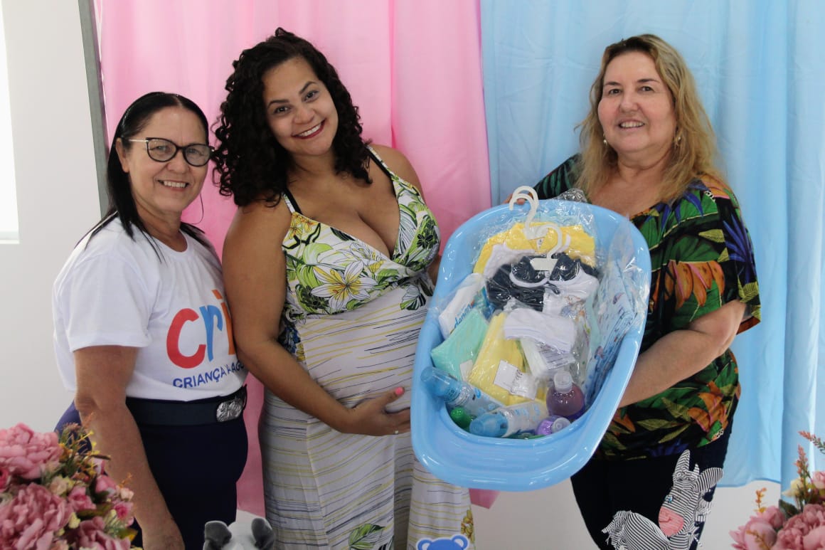 Programa Cria: Gestantes e lactantes do Poxim recebem kits enxoval