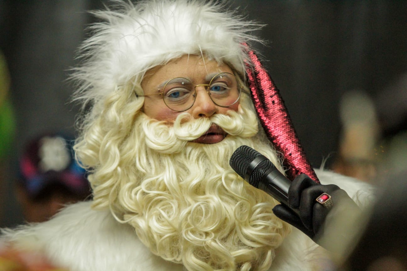 Chegada do Papai Noel e acendimento das luzes marcam a abertura do Natal Luz em Coruripe