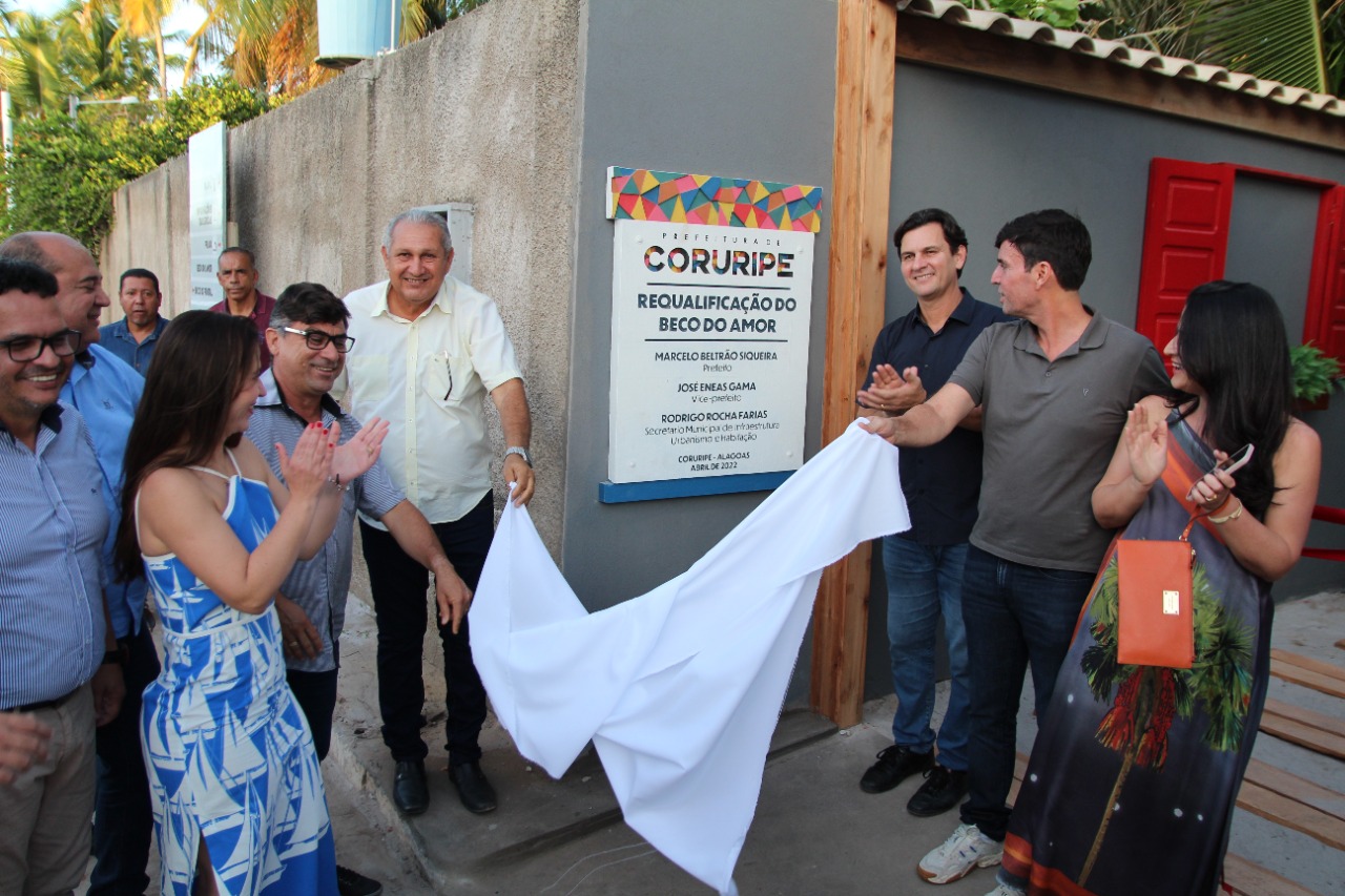 Prefeito Marcelo Beltrão entrega revitalização do farol e mais dois pontos turísticos no Pontal de Coruripe