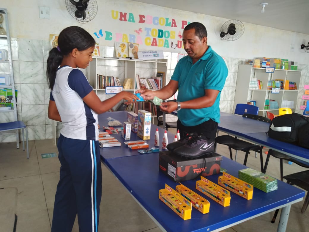 MOEDA SOCIAL: Escola de Coruripe promove mais uma feira para que estudantes trabalhem a educação fiscal
