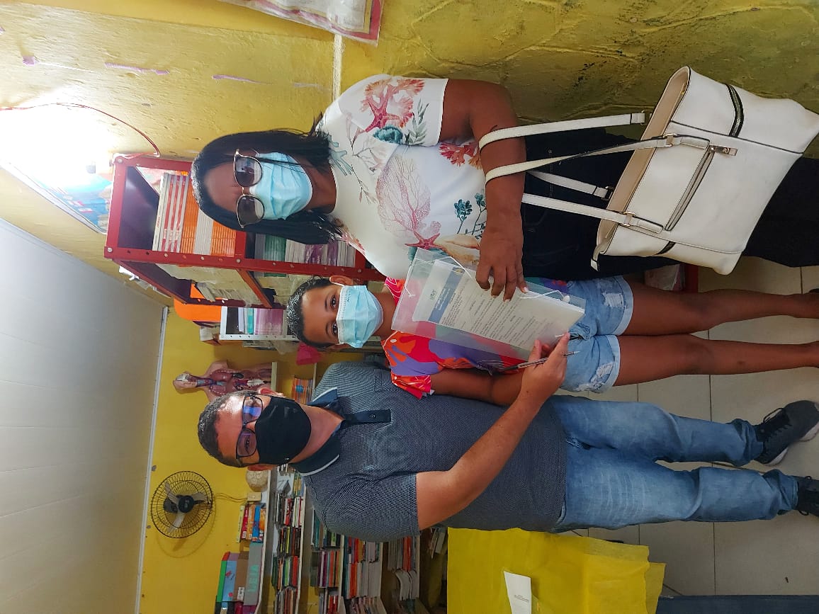 Educação faz entrega de material didático para aulas remotas