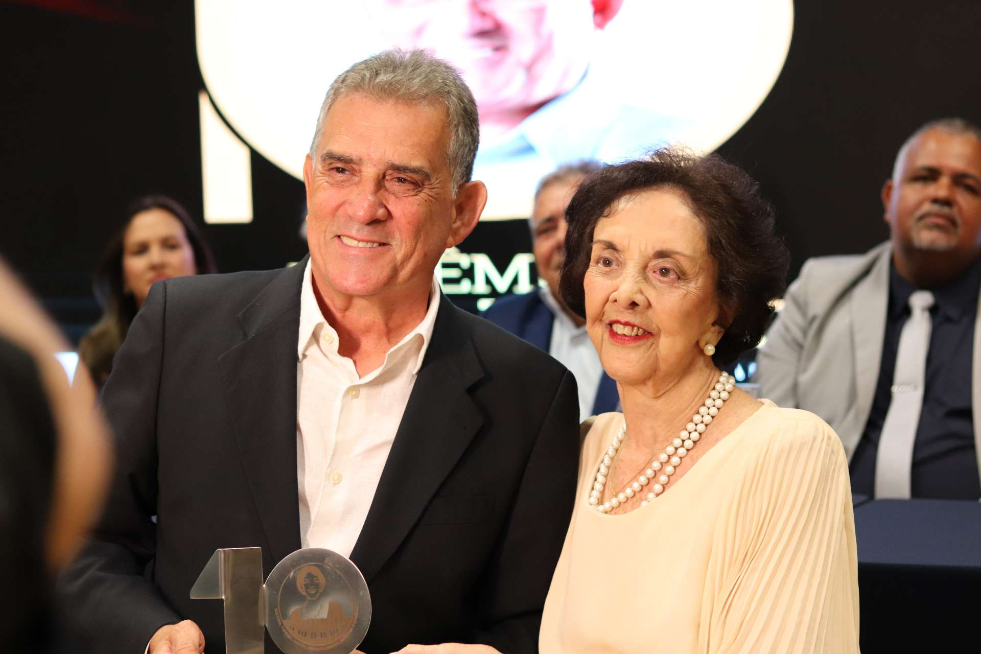 Prefeito Jorge Dantas é homenageado com o Prêmio Selma Britto