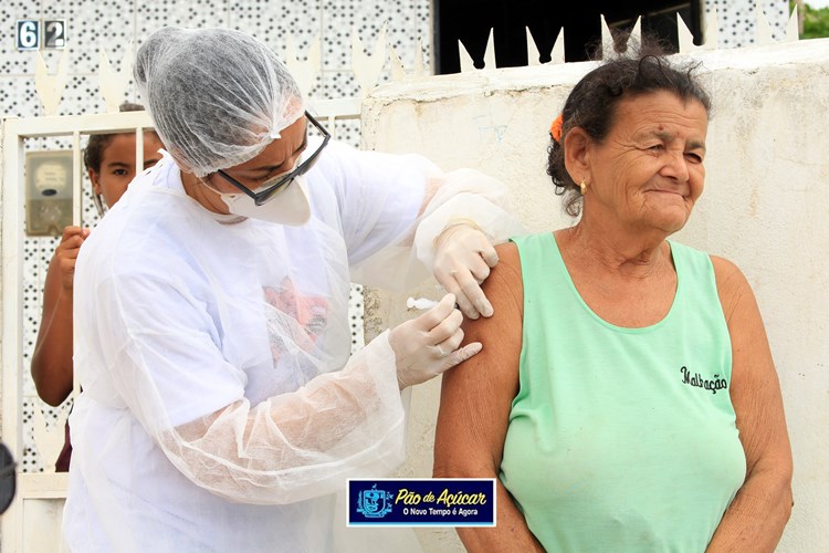 Duas Secretárias Municipais Acompanham In Loco A Vacinação Domiciliar De Idosos