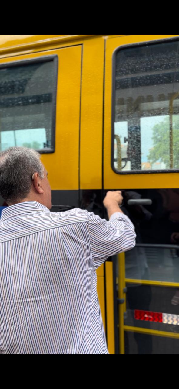 Mais um ônibus para a Educação