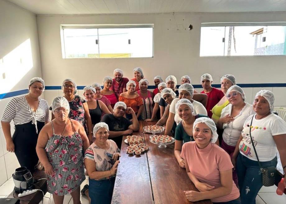 AS FORMAÇÕES EM MAQUIAGEM E, DOCES E SALGADOS