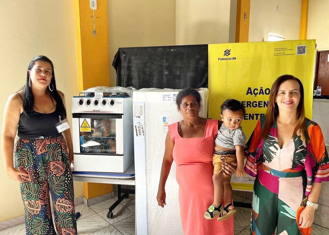 ENTREGAS DE GELADEIRAS E FOGÕES ÀS FAMÍLIAS AFETADAS DAS FORTES CHUVAS
