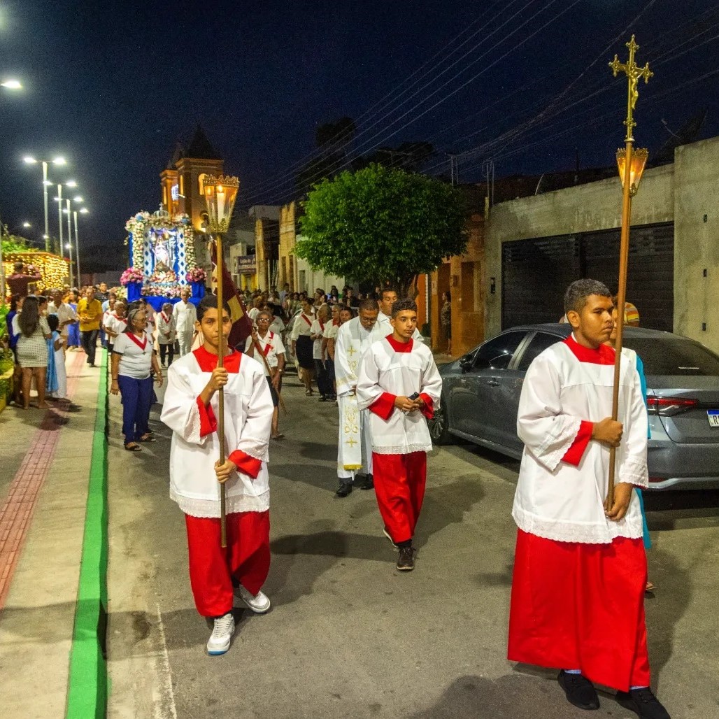 COM FÉ E EMOÇÃO, PROCISSÃO ENCERRA FESTA DE NOSSA SENHORA DA CONCEIÇÃO