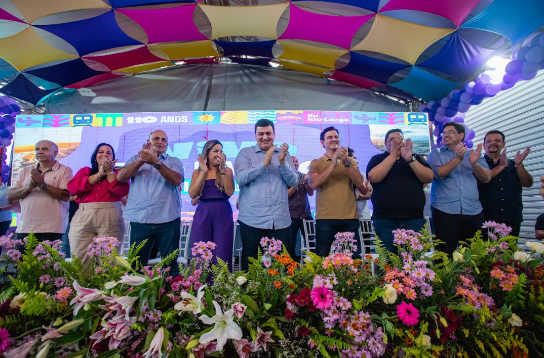 Prefeito Carlos entrega nova Central de Abastecimento Farmacêutico e anuncia importantes obras públicas em celebração aos 110 anos de Rio Largo