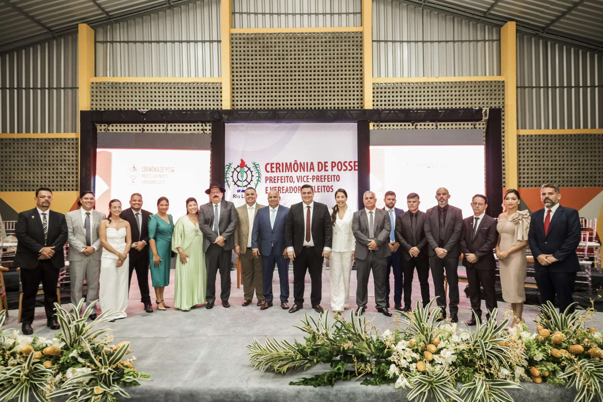 Solenidade de posse oficializa Carlos Gonçalves como Prefeito de Rio Largo, junto ao vice-prefeito e vereadores eleitos