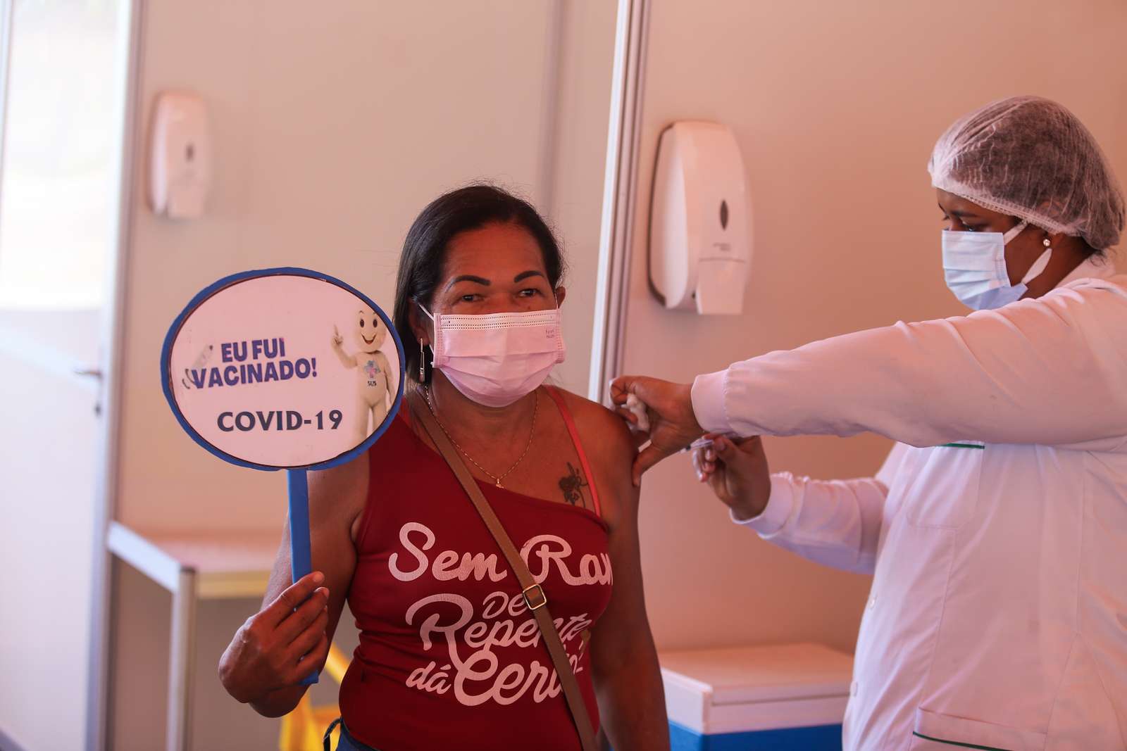 Prefeito de Rio Largo acompanha vacinação de pessoas acima de 45 anos