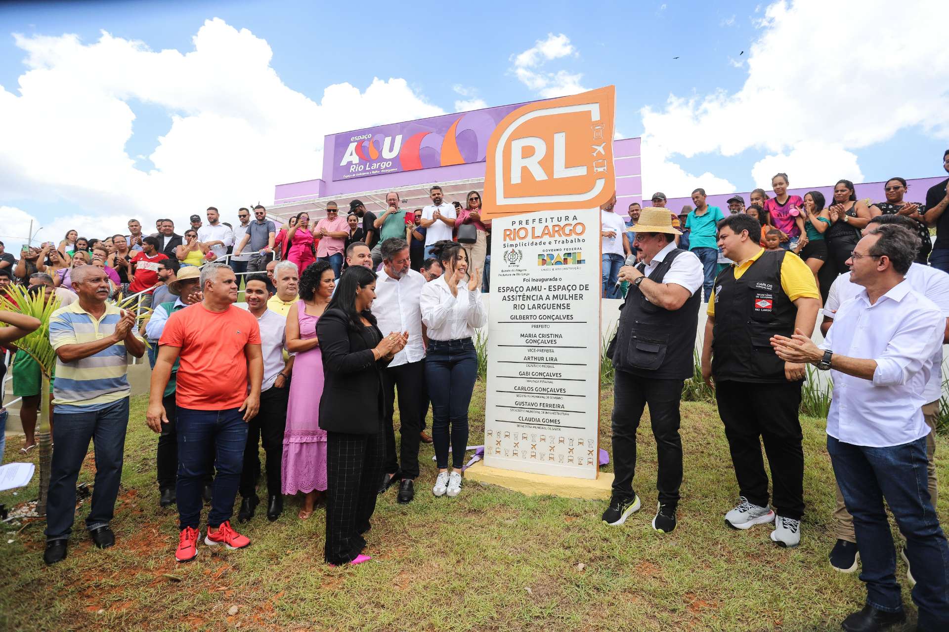 Prefeito Gilberto Gonçalves inaugura Espaço de Assistência à Mulher de Rio Largo (AMU) ao lado do Deputado Federal Arthur Lira e Deputada Gabi Gonçalves