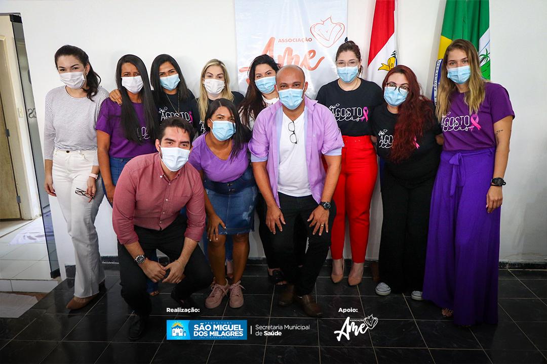 A Secretaria Municipal de Saúde realizou hoje, 17, com o apoio da Associação Ame, um evento voltado para o Agosto Lilás, mês de combate à violência contra a mulher.