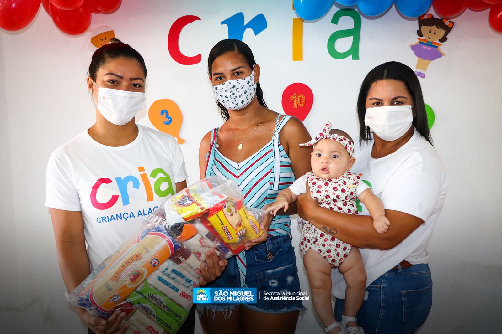 Hoje foi a vez das beneficiadas pelo Programa Cria, que residem em São Miguel dos Milagres, Riacho e Fazendas, receberem as cestas básicas