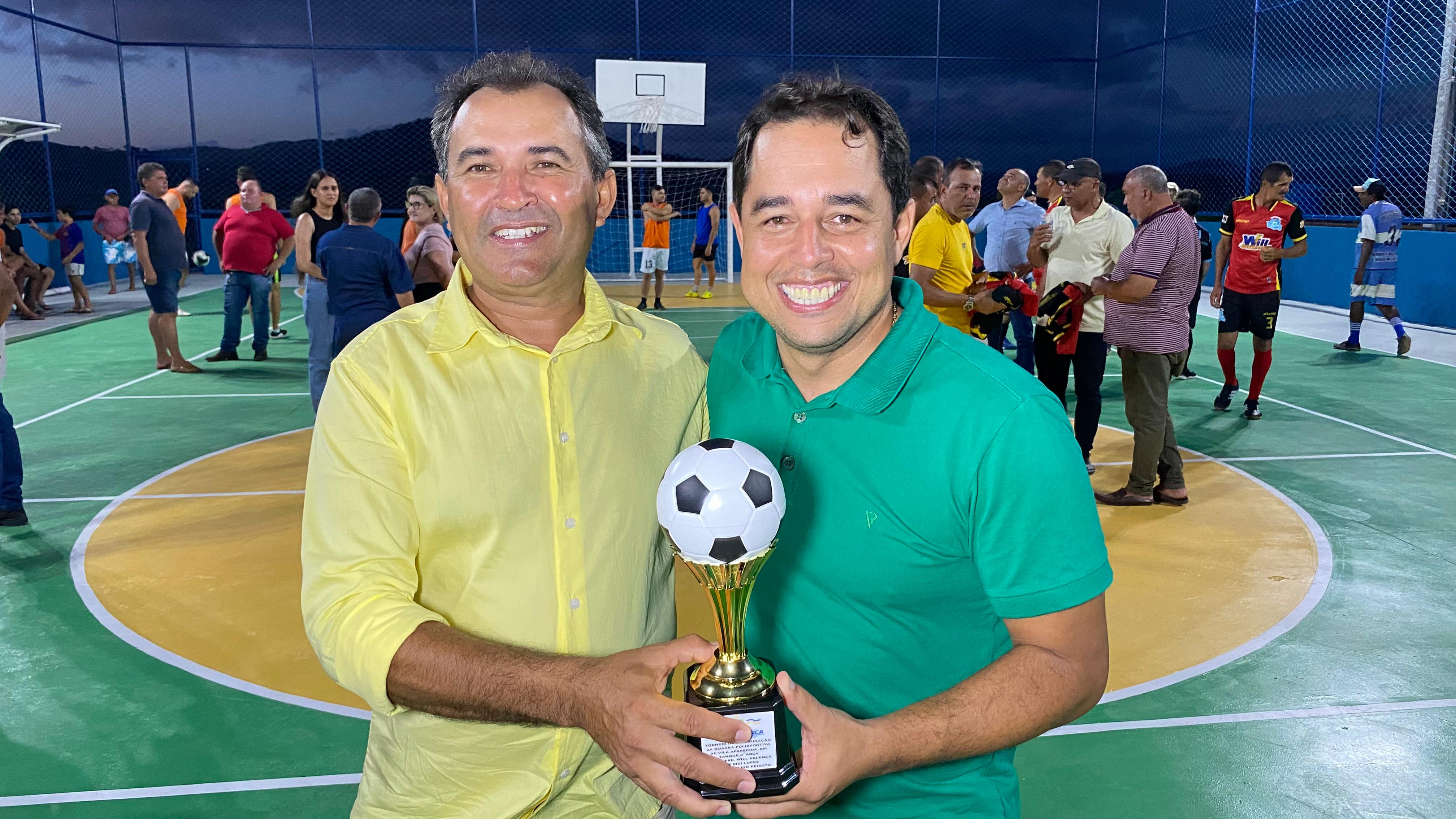 Prefeitura inaugura quadra poliesportiva na Vila Aparecida