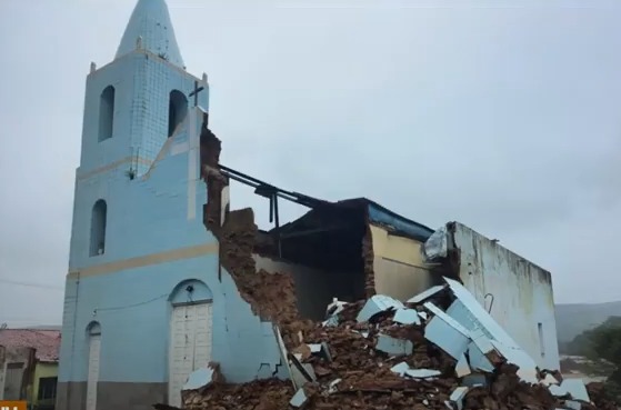 Após desabamento de torre, Defesa Civil de Traipu conclui que Igreja de Santa Cruz deve ser demolida; Prefeitura vai ajudar na reconstrução