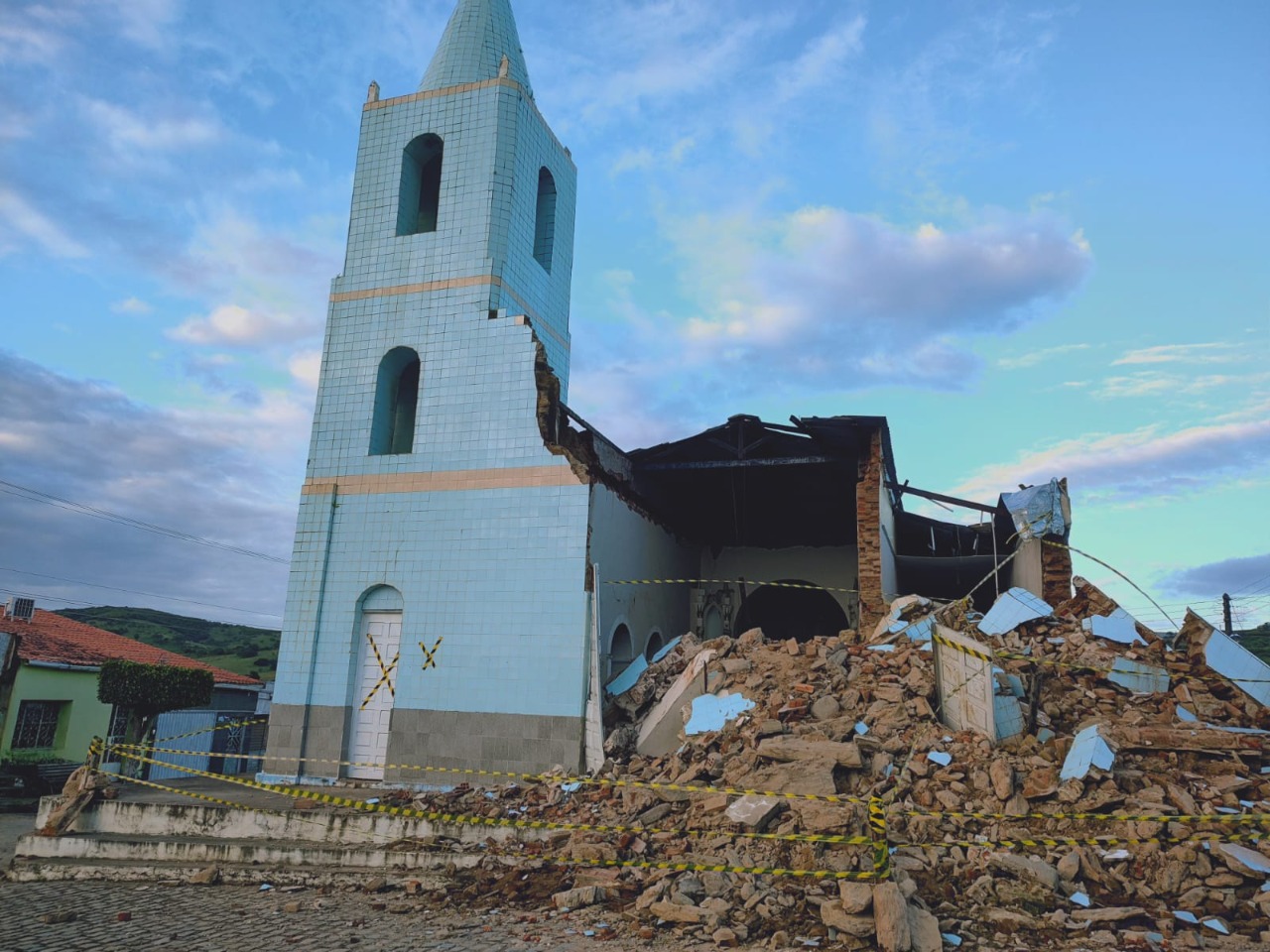 Igreja pede que Defesa Civil Municipal adie demolição e área de Igreja que desabou no Povoado Capivara é novamente isolada