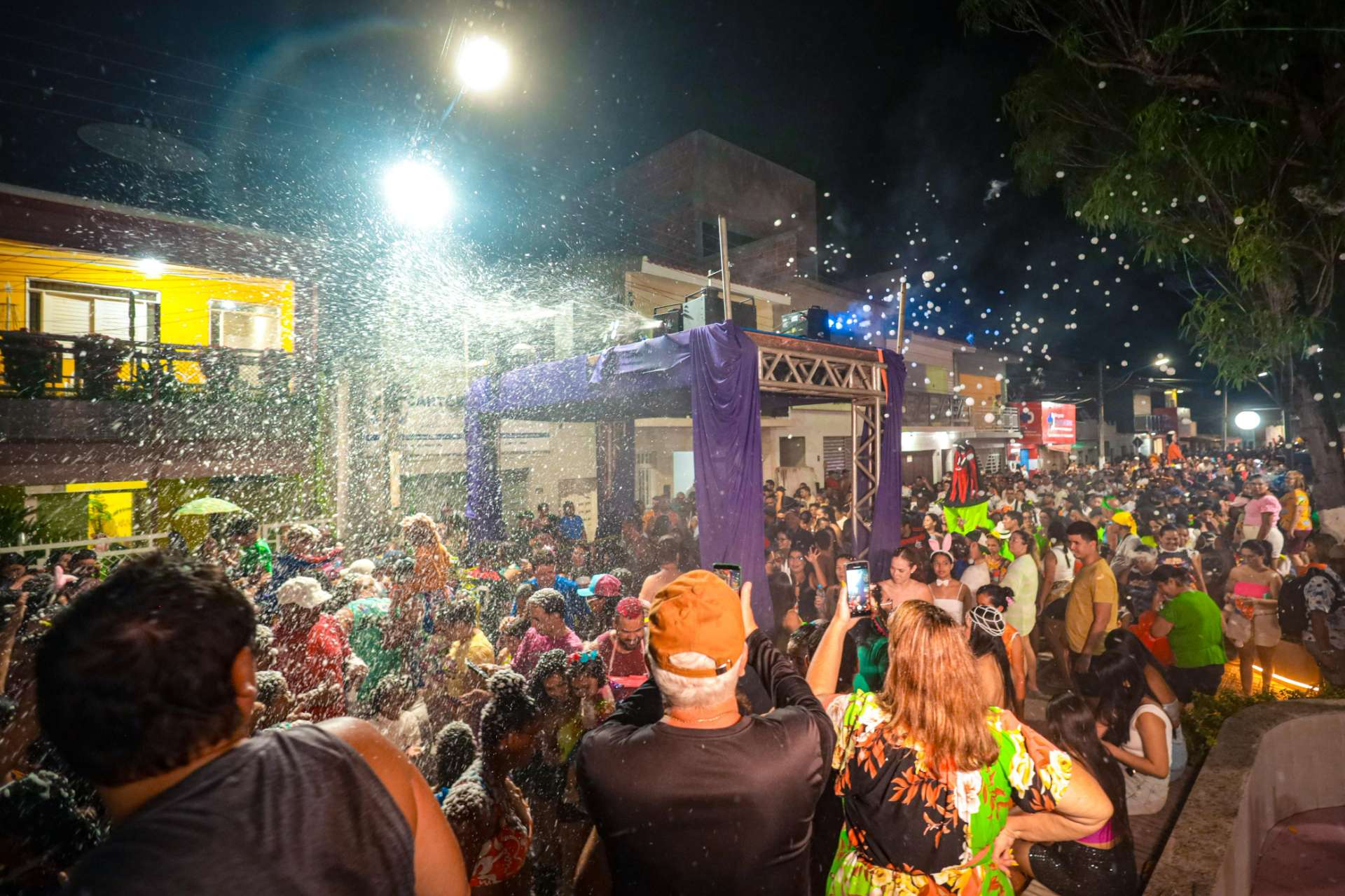 Traipu Folia: Com Praça Beira Rio lotada, Márcia Freire e Tchello Carvalho encerram Carnaval em Traipu