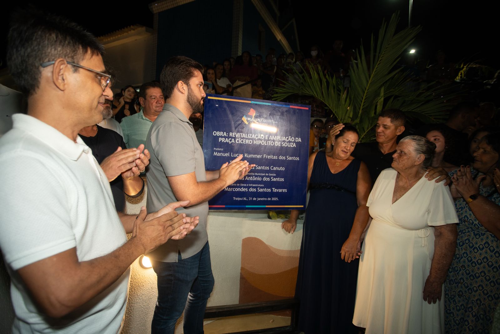 Prefeito Lucas Santos entrega praça totalmente revitalizada e ampliada no Quilombo Mumbaça