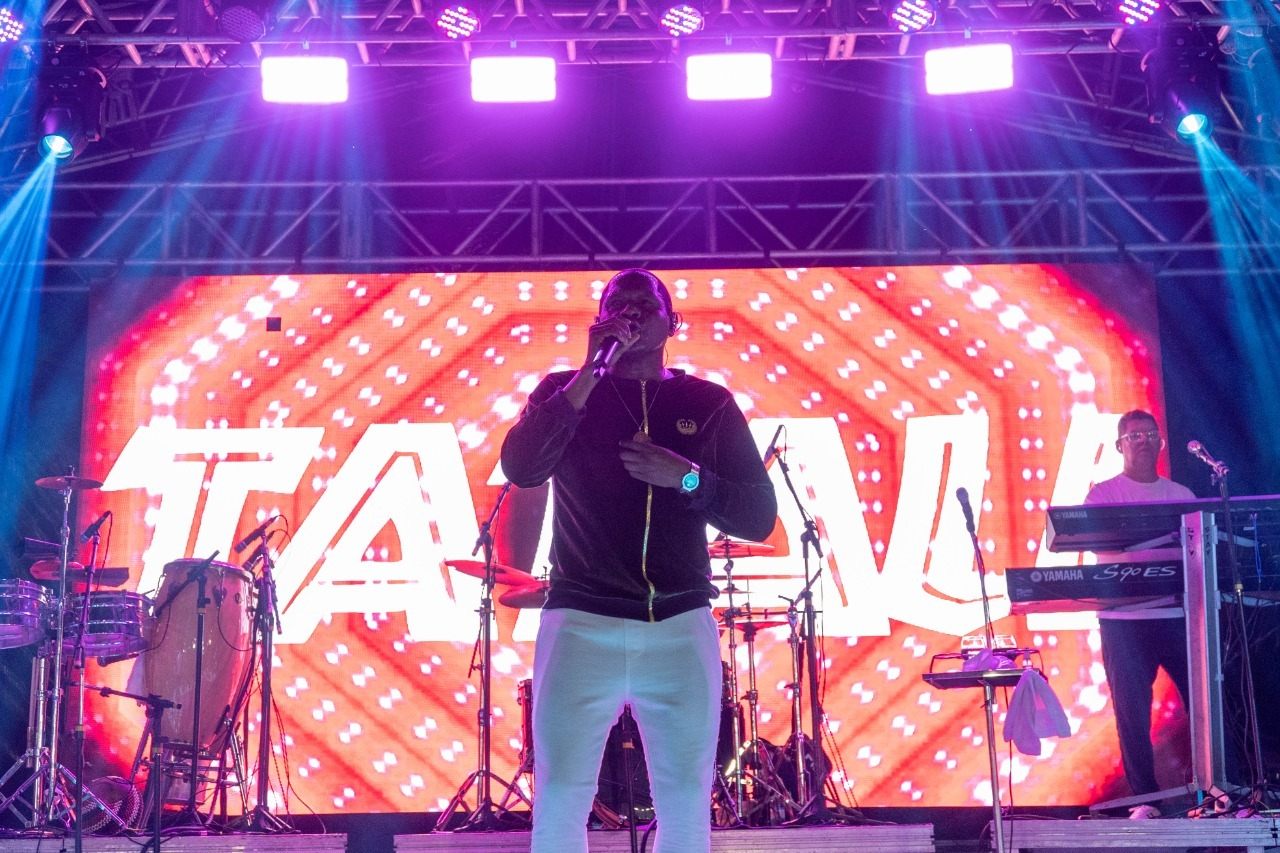 Multidão curte shows de Tatau e Xandy Farra em mais um dia de Primaverão