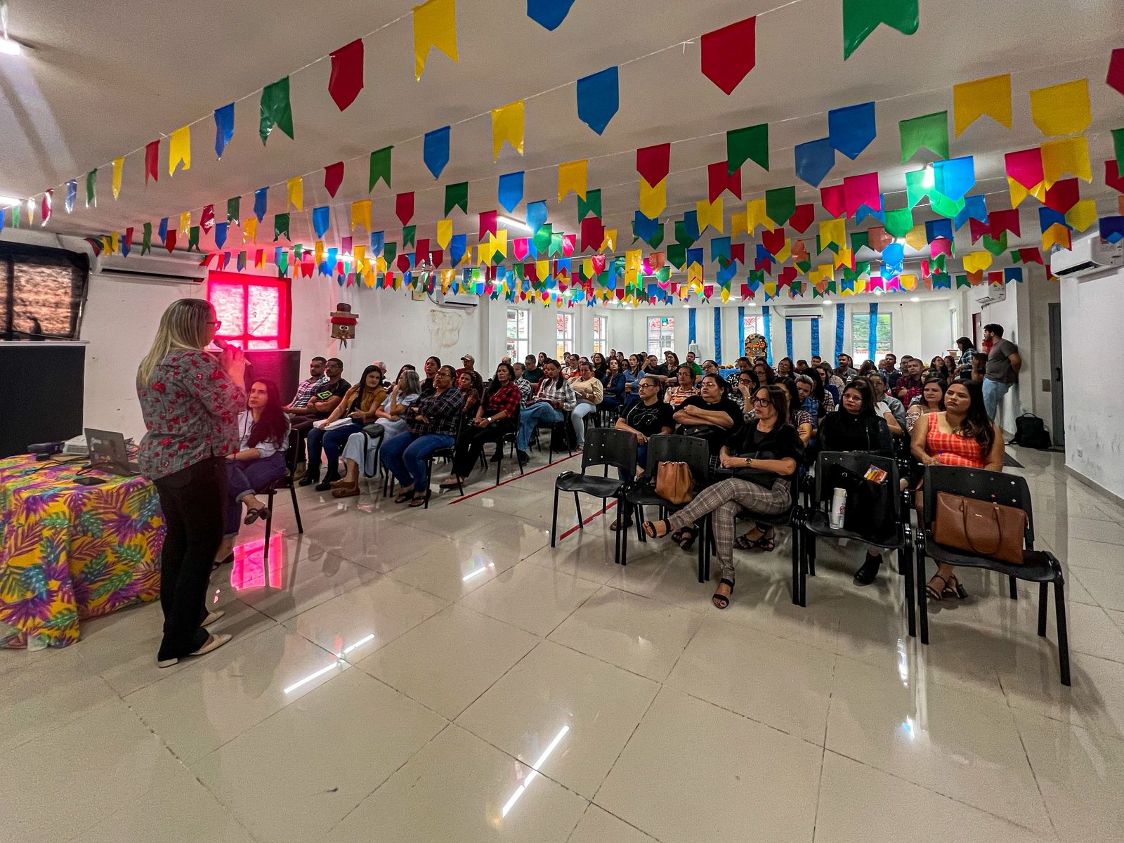 Educação realiza reunião de apresentação de resultados e preparação para o início do 2° semestre letivo