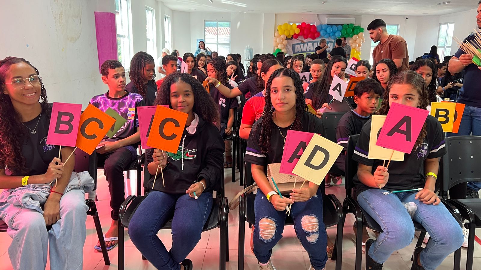 Alunos do 9º ano participam de aulão preparatório para o Saeb