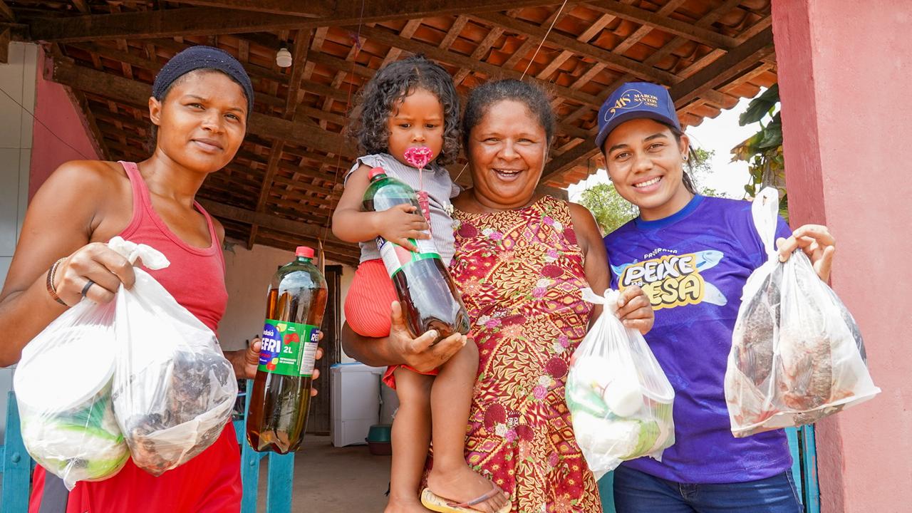 Peixe na Mesa: Prefeitura realiza tradicional entrega de peixes e alimentos da Semana Santa