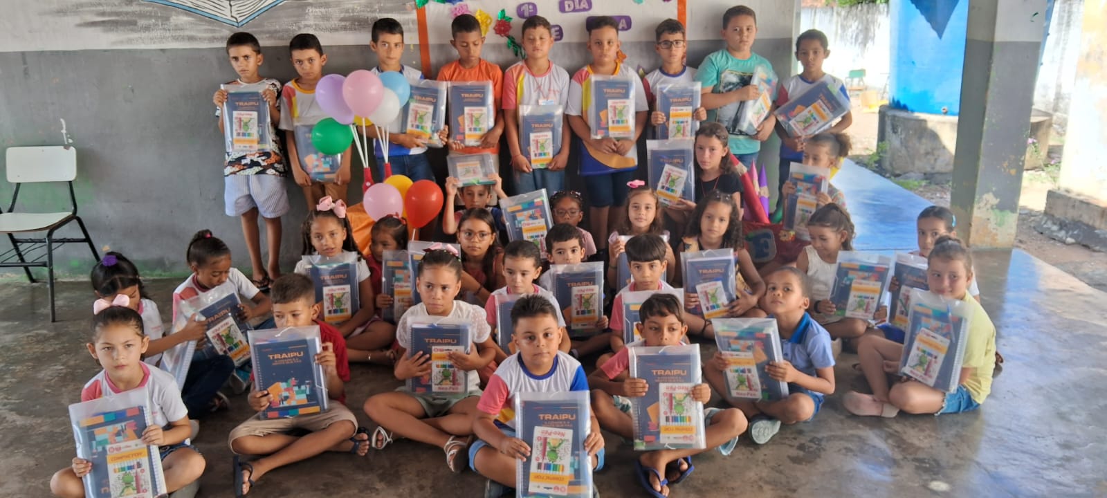Entrega de materiais escolares e fardamento marca inicio do ano letivo na rede municipal