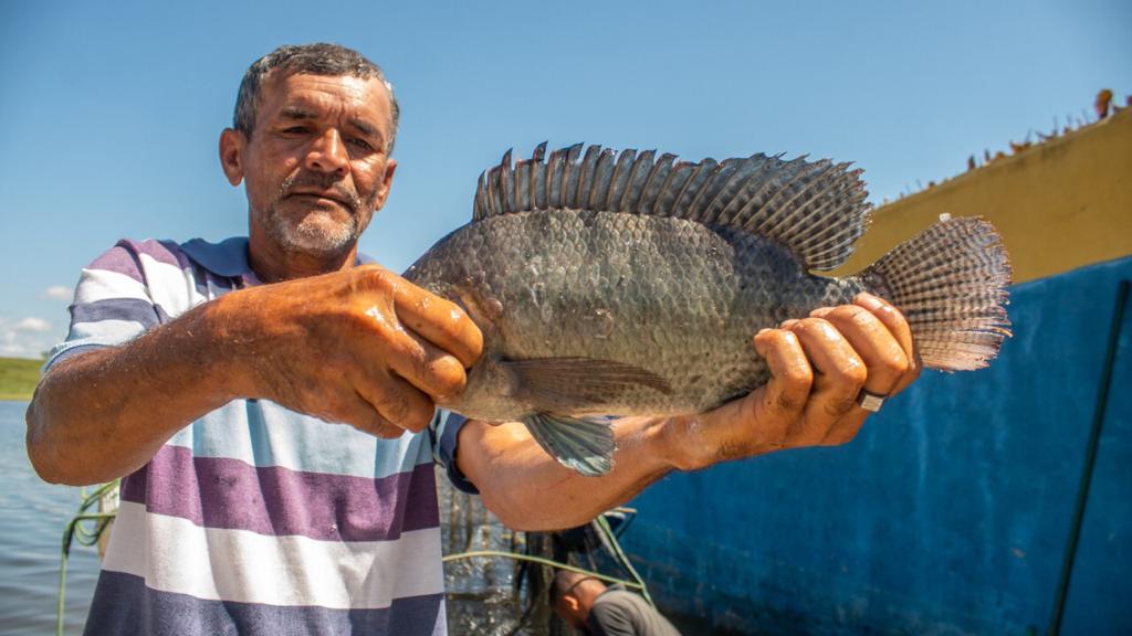 Semana Santa: Traipu distribuiu kits e peixes para a população