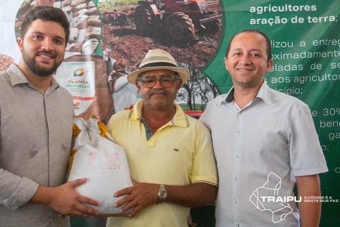 Produz Traipu: Prefeitura entrega sementes a agricultores do município