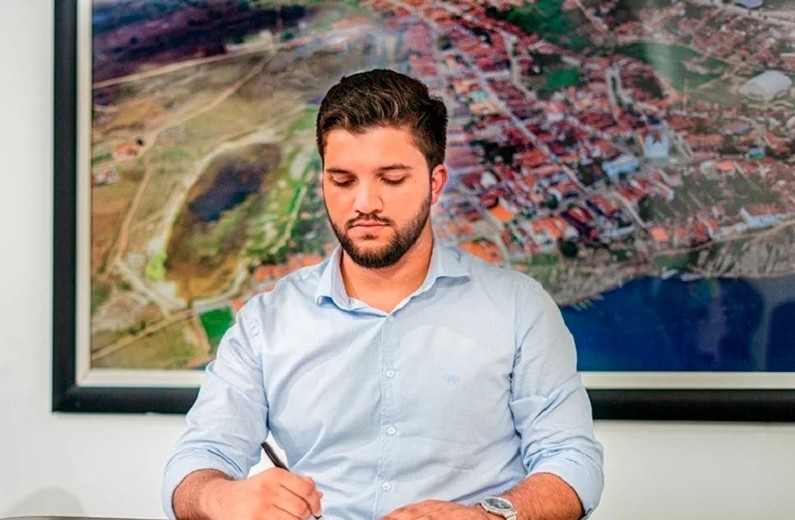 Com reajuste histórico, Prefeitura paga salários de maio dos trabalhadores da Educação