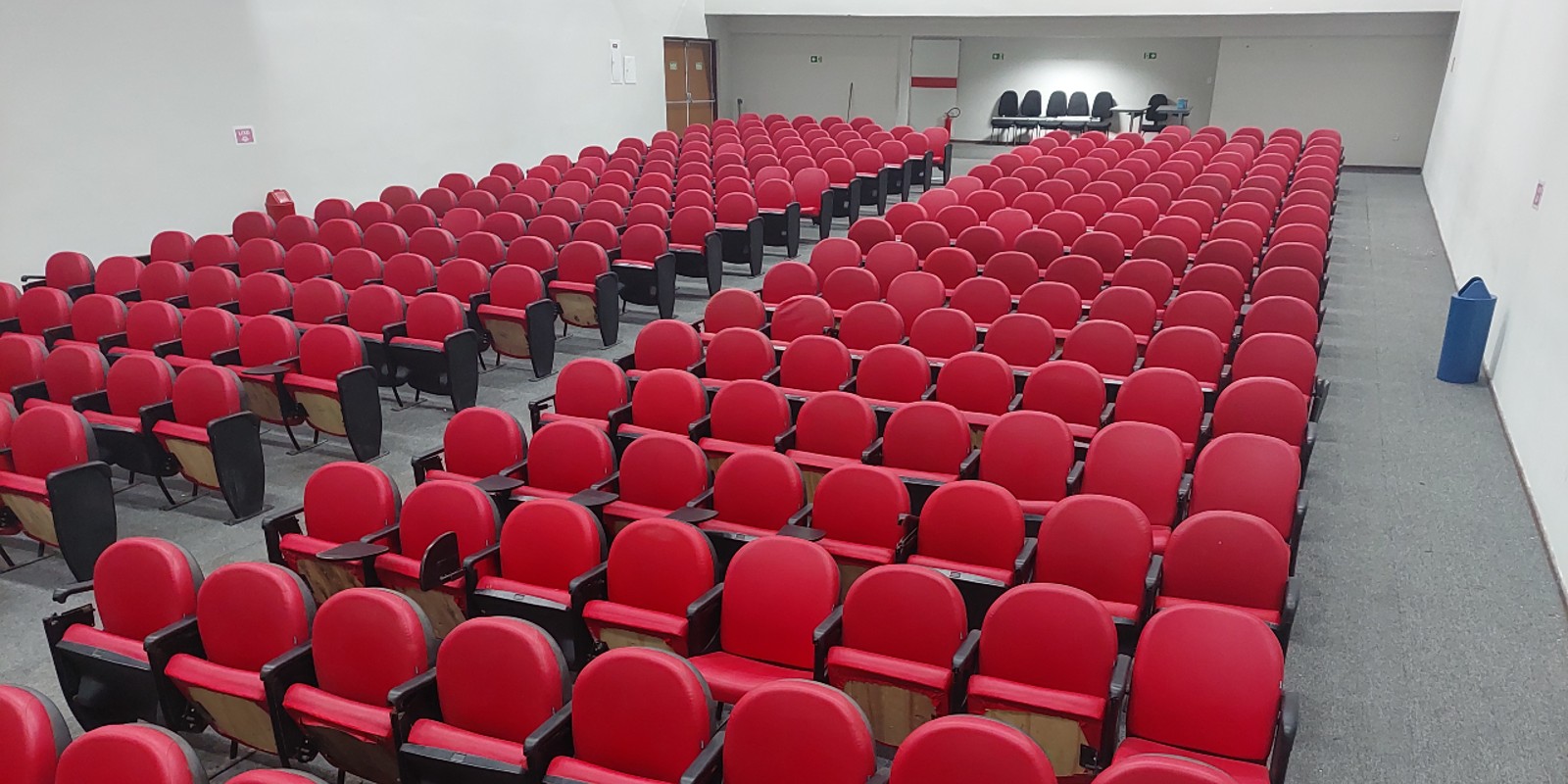 Antigo Cine Godoi, agora Centro de Convenções de Viçosa, voltará a exibir filmes 30 anos depois