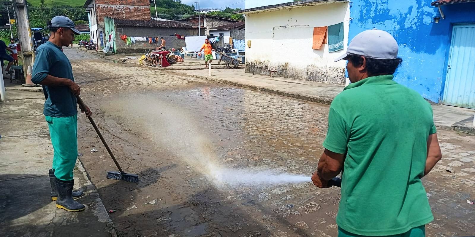 Prefeitura de Viçosa intensifica limpeza das ruas e assistência às vítimas das chuvas