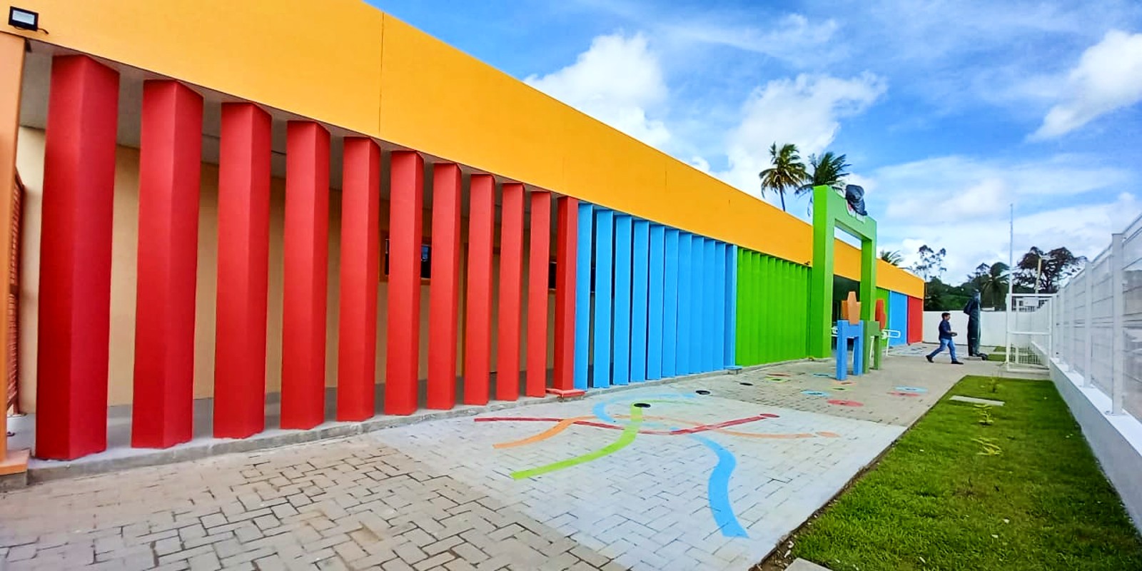 Prefeito de Viçosa e primeira-dama de AL entregam Centro de Educação Infantil