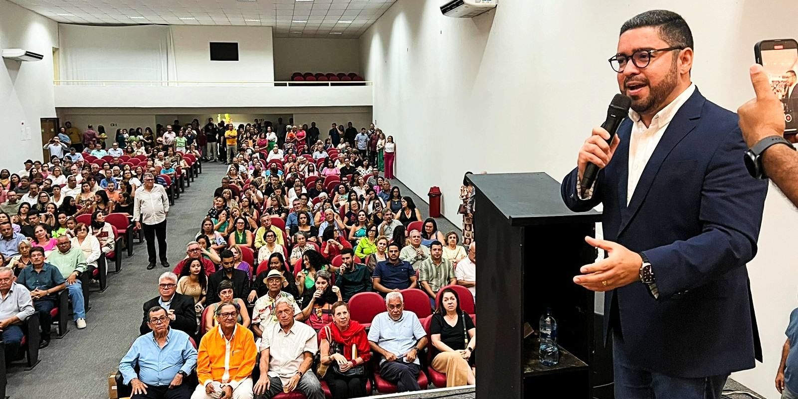 Viçosa celebra lançamento do livro que reúne 100 autores da 'Atenas de Alagoas'