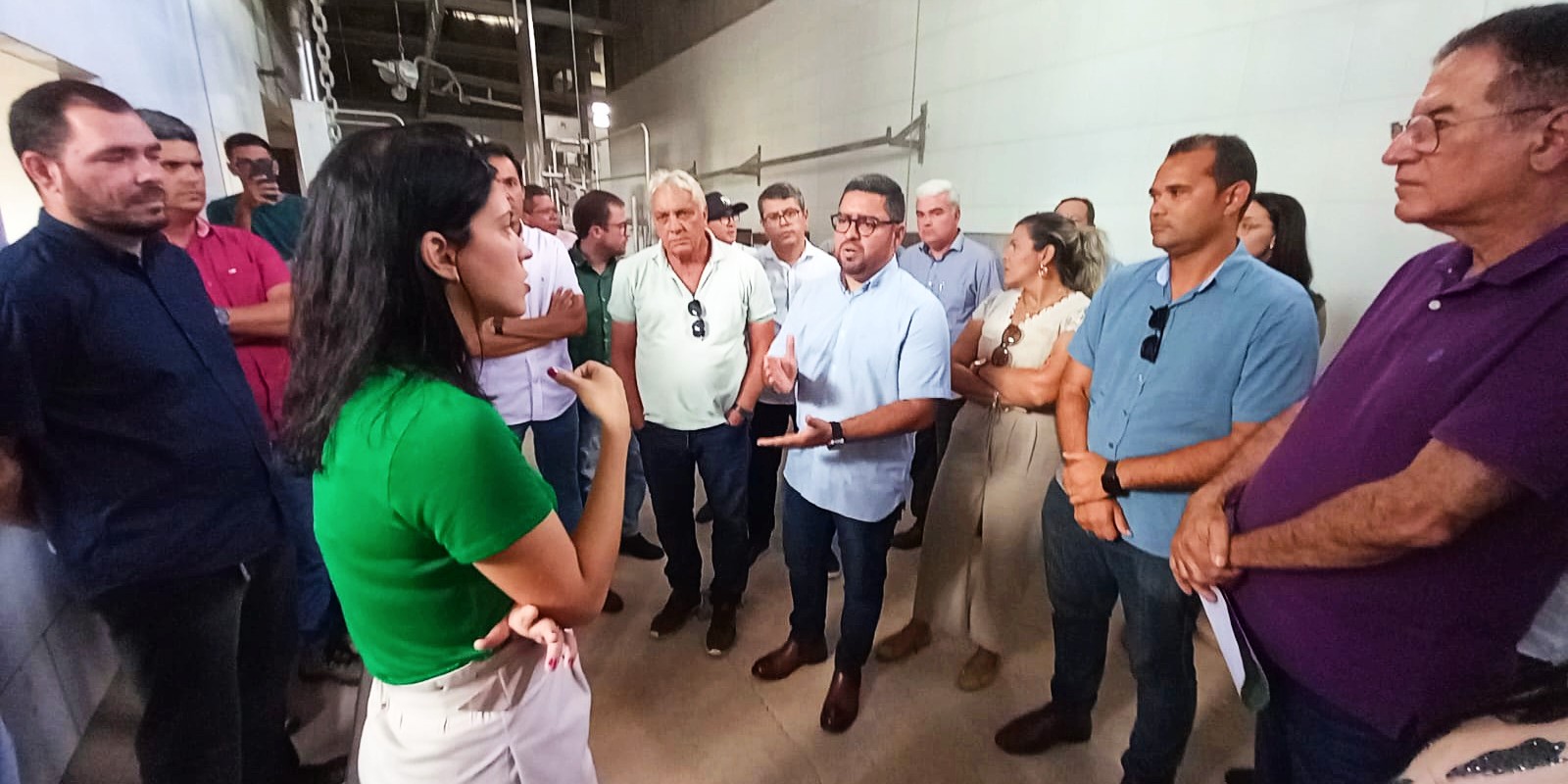 Prefeito João Victor cobra funcionamento do Abatedouro Frigorífico de Viçosa