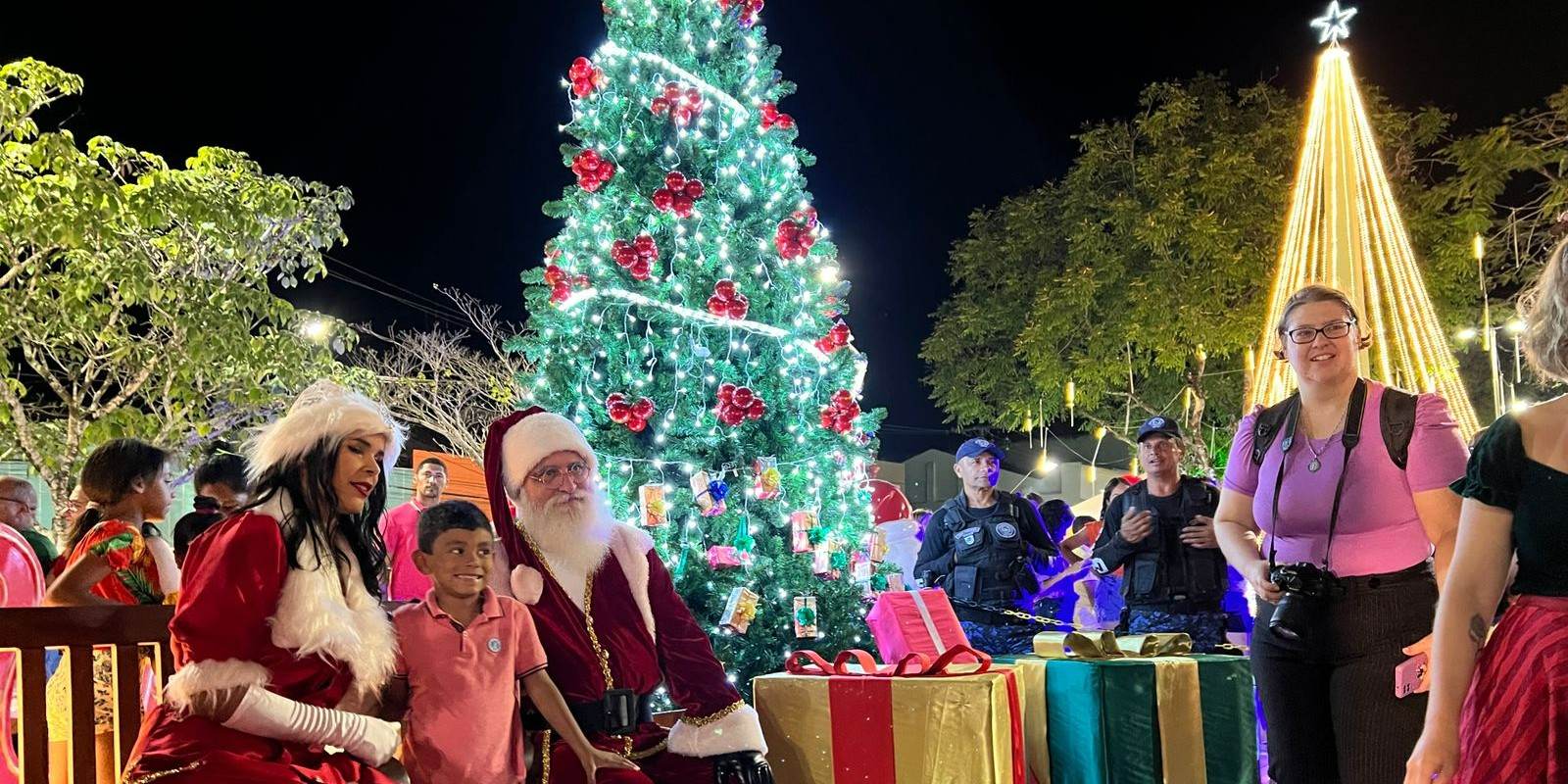 Desfile abre oficialmente o Natal Viçosa Iluminada; veja vídeo!