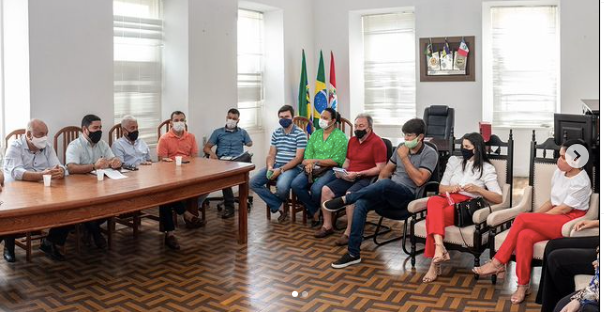 Prefeito e vice se reúnem com secretários municipais