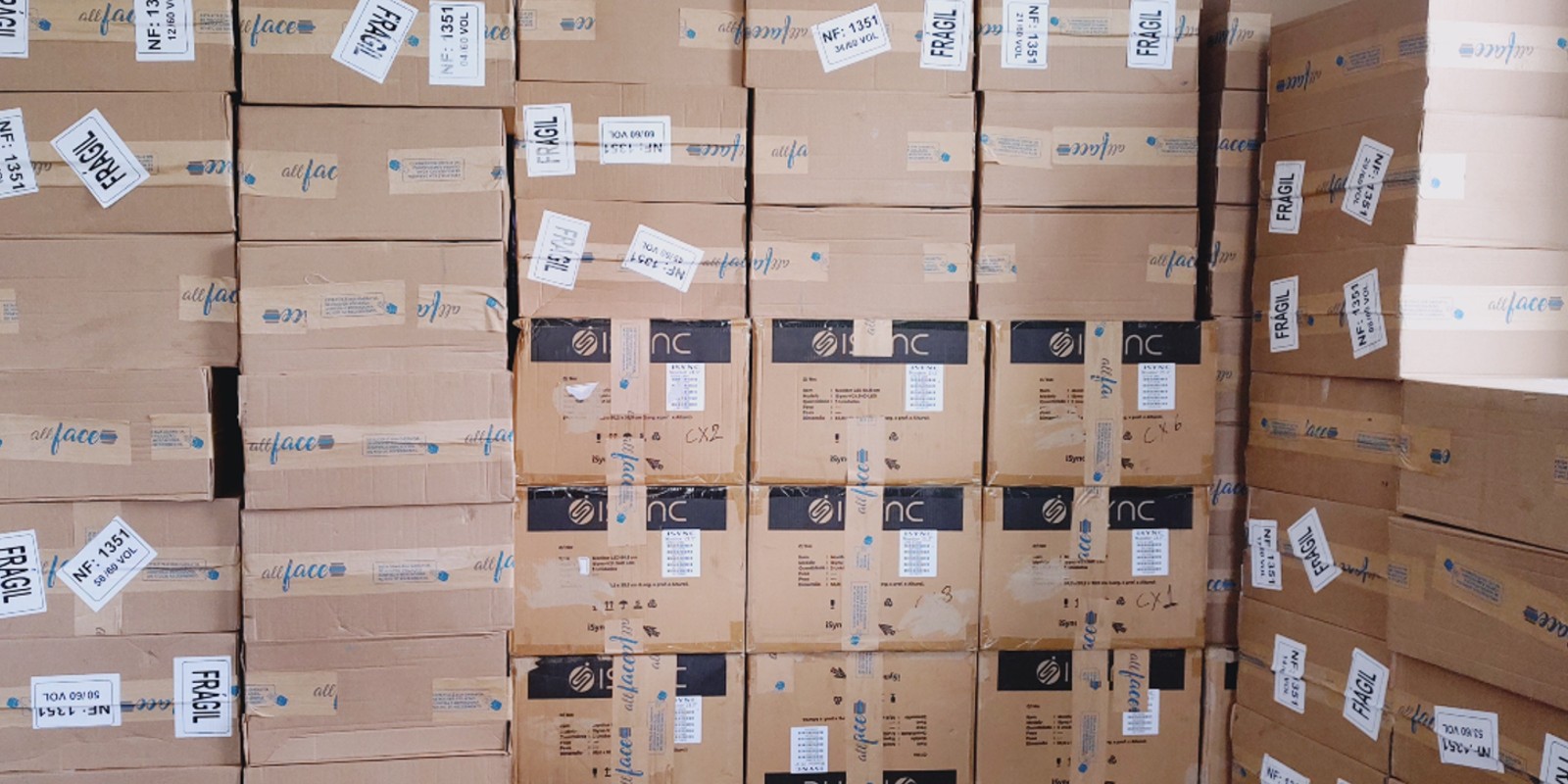 Escolas de Viçosa recebem novos computadores e impressoras